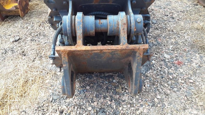 Custom Clamshell Bucket With Rotator