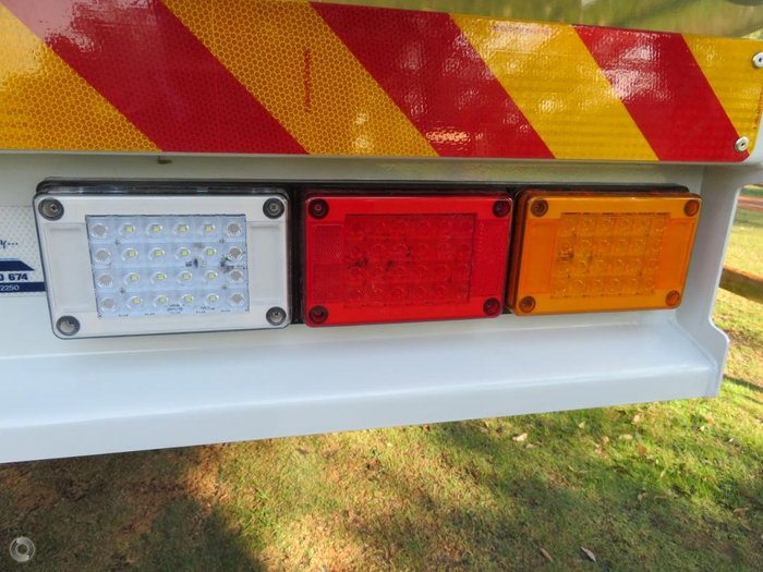 2024 Isuzu Fyh 300-350 F SERIES White