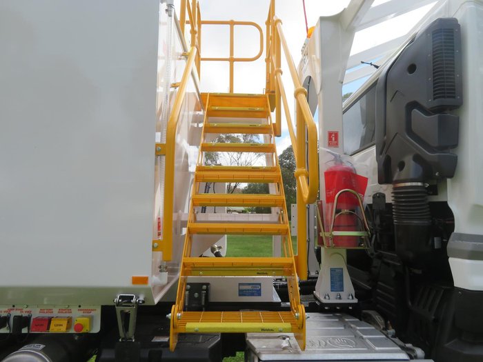 2024 UD Cw Series White