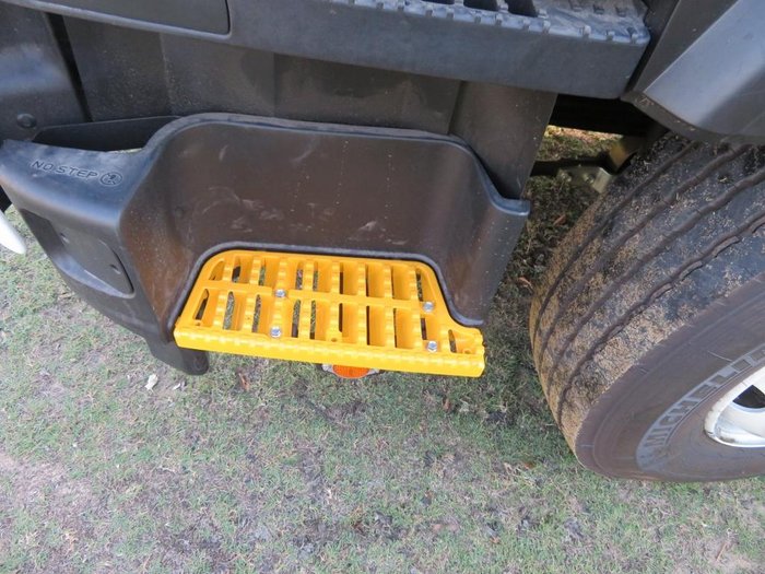 2025 Isuzu F Series FYH 300-350 White