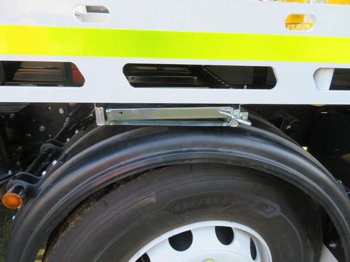 2025 Isuzu F Series FYH 300-350 White