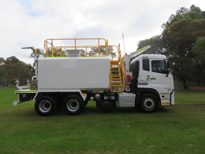 2024 UD Cw Series White