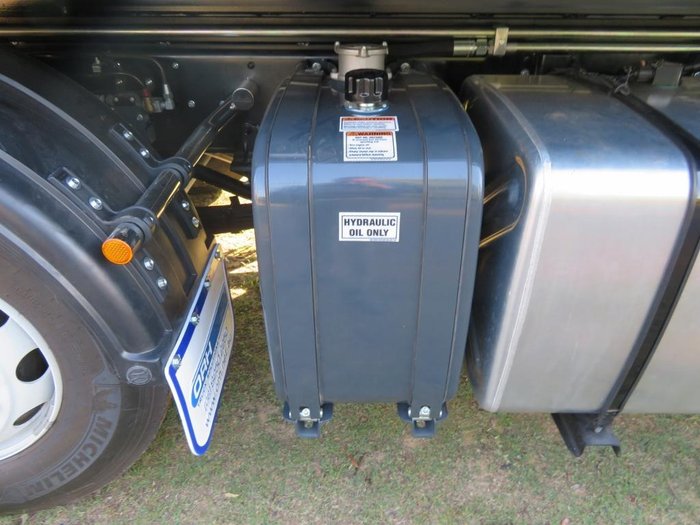 2025 Isuzu F Series FYH 300-350 White