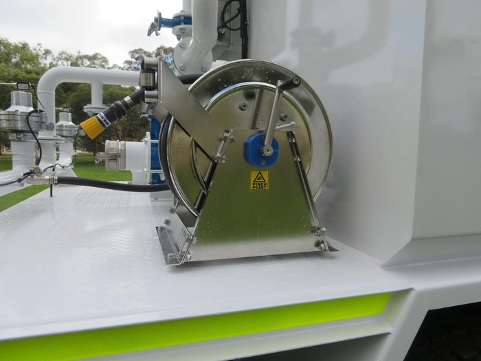 2024 UD Cw Series White