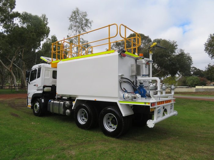 2024 UD Cw Series White