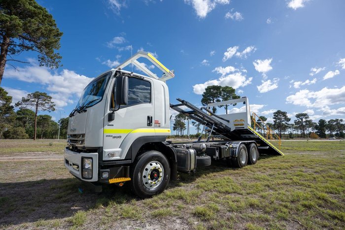 2025 Isuzu F Series FYH 300-350 White