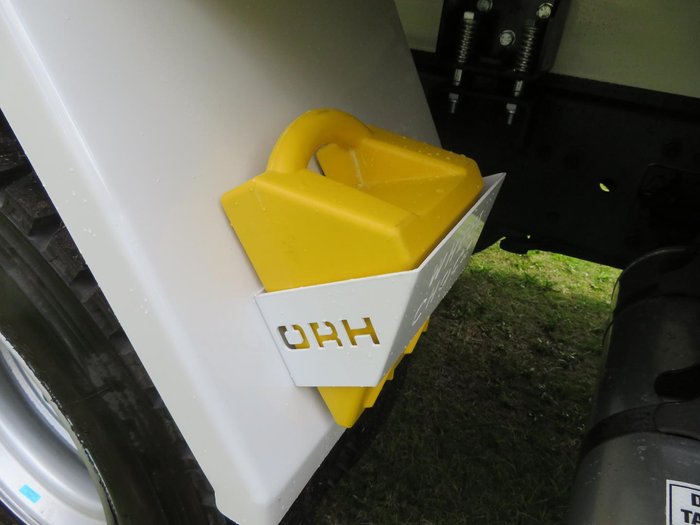 2024 UD Cw Series White