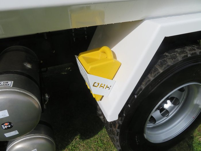 2024 UD Cw Series White