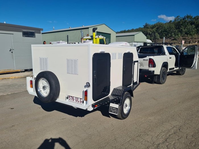 2024 McNeill Deluxe 4 Berth Trailer White