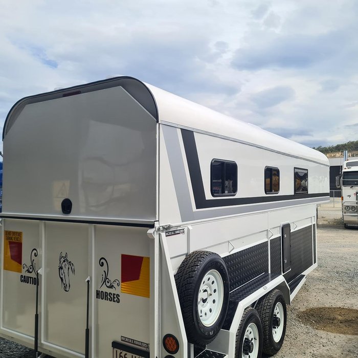 2024 McNeill 3 Horse Enclosed Gooseneck White