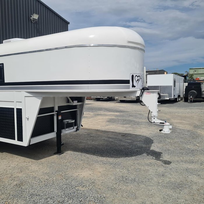 2024 McNeill 3 Horse Enclosed Gooseneck White
