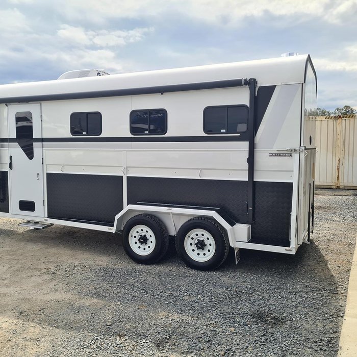 2024 McNeill 3 Horse Enclosed Gooseneck White