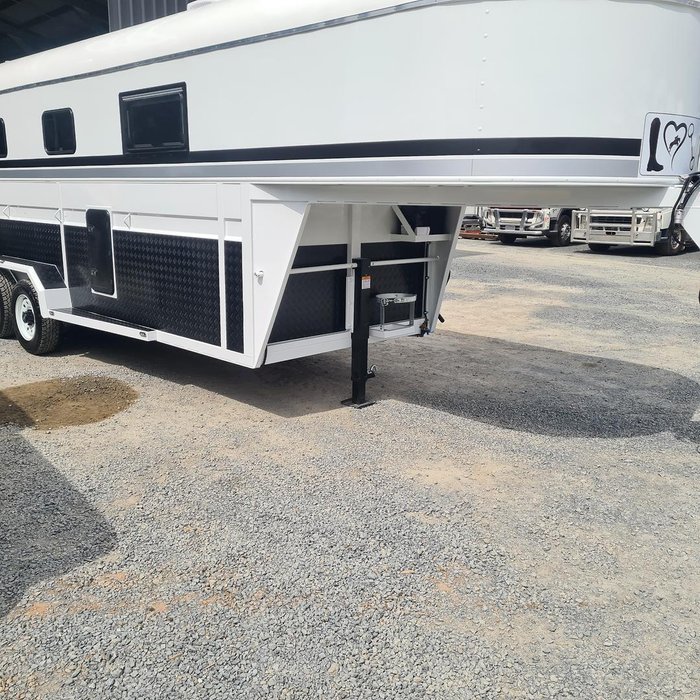 2024 McNeill 3 Horse Enclosed Gooseneck White