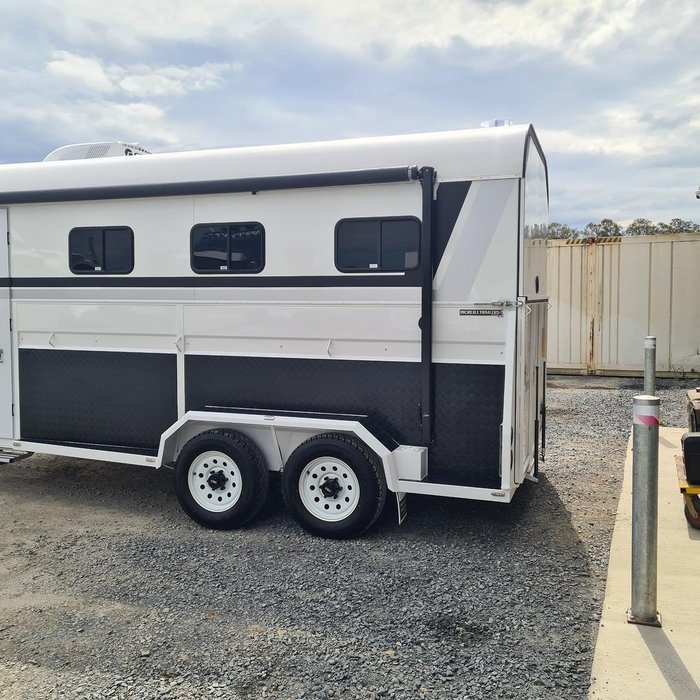 2024 McNeill 3 Horse Enclosed Gooseneck White