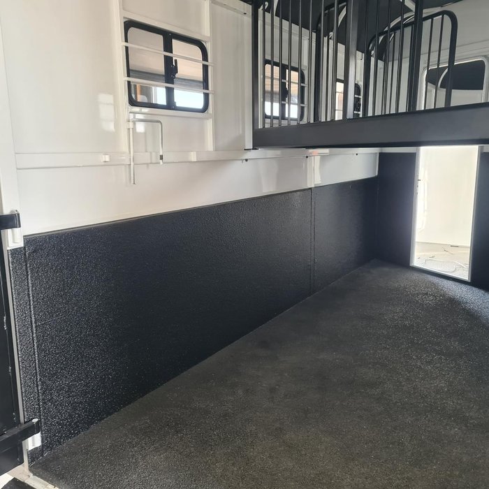 2024 McNeill 3 Horse Enclosed Gooseneck White