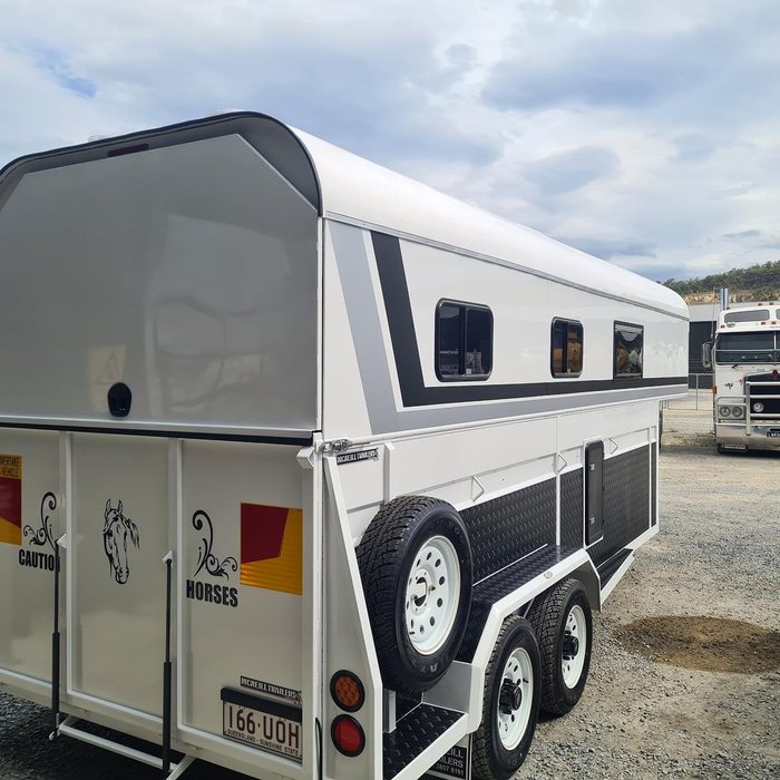 2024 McNeill 3 Horse Enclosed Gooseneck White
