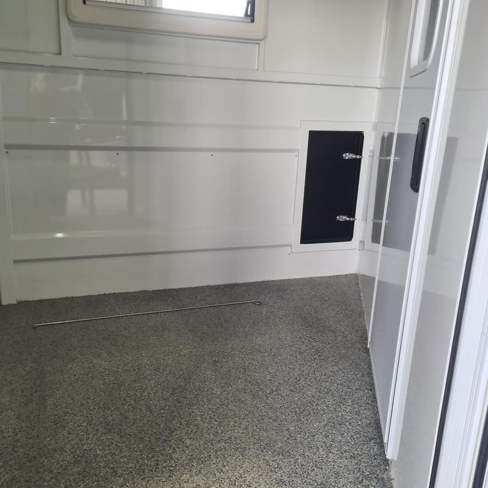 2024 McNeill 3 Horse Enclosed Gooseneck White
