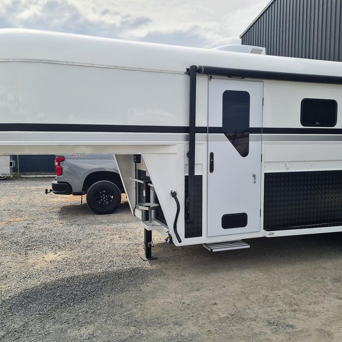 2024 McNeill 3 Horse Enclosed Gooseneck White