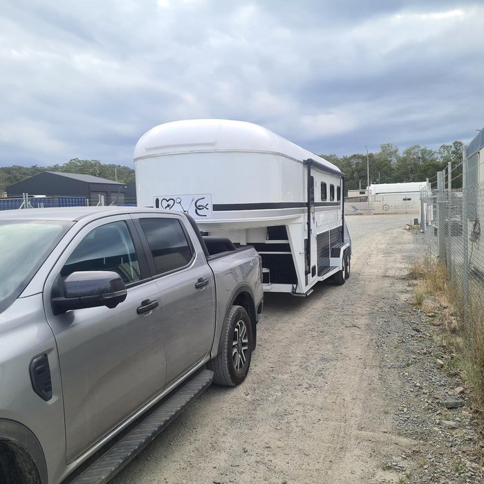 2024 McNeill 3 Horse Enclosed Gooseneck White