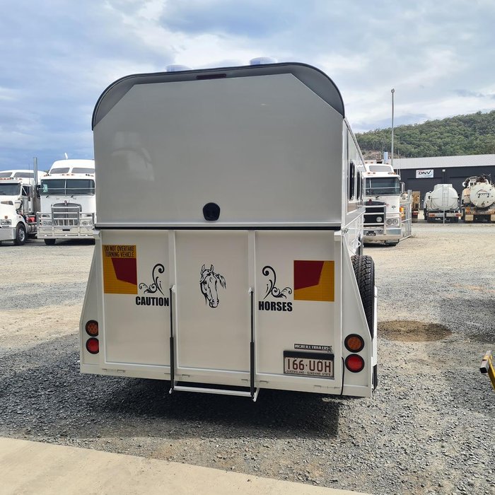 2024 McNeill 3 Horse Enclosed Gooseneck White