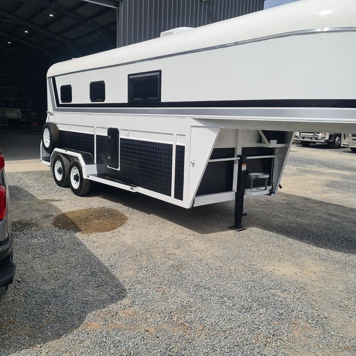 2024 McNeill 3 Horse Enclosed Gooseneck White