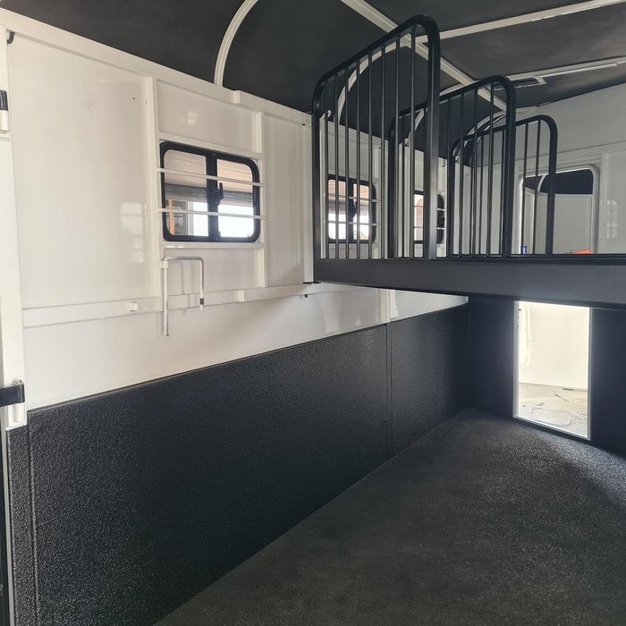 2024 McNeill 3 Horse Enclosed Gooseneck White