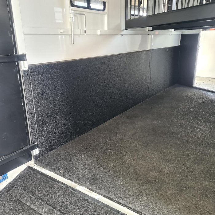 2024 McNeill 3 Horse Enclosed Gooseneck White