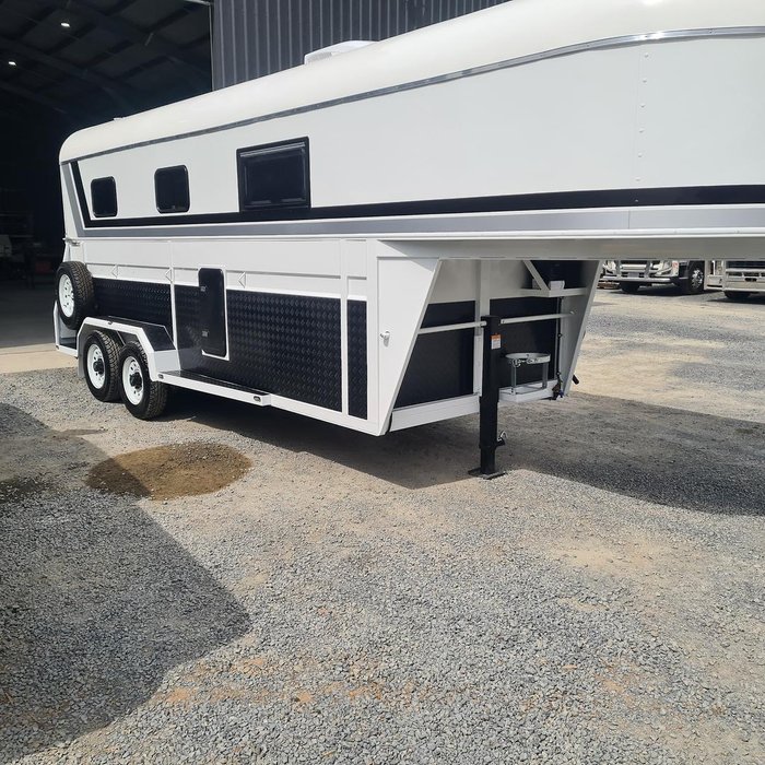 2024 McNeill 3 Horse Enclosed Gooseneck White