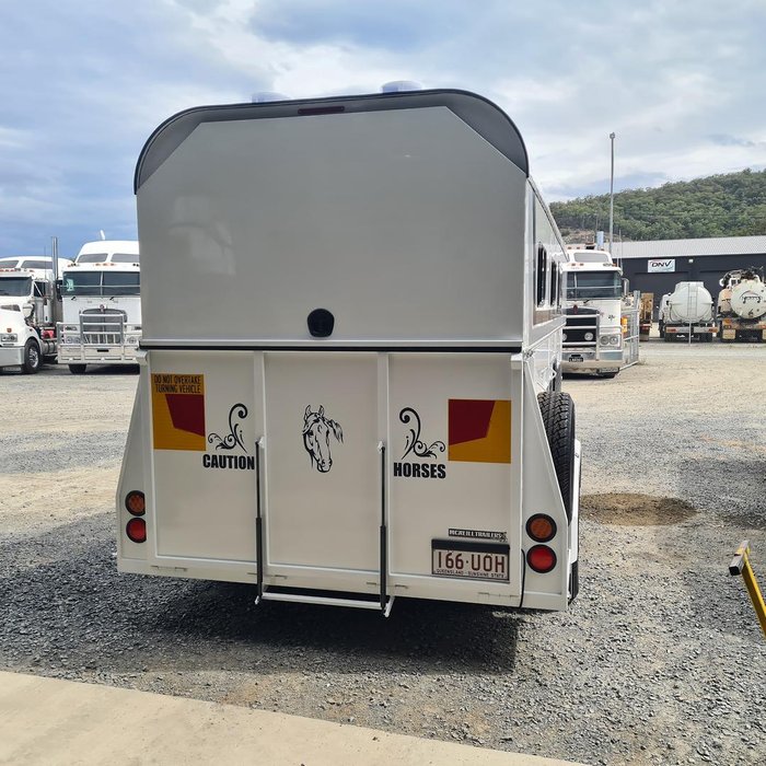 2024 McNeill 3 Horse Enclosed Gooseneck White