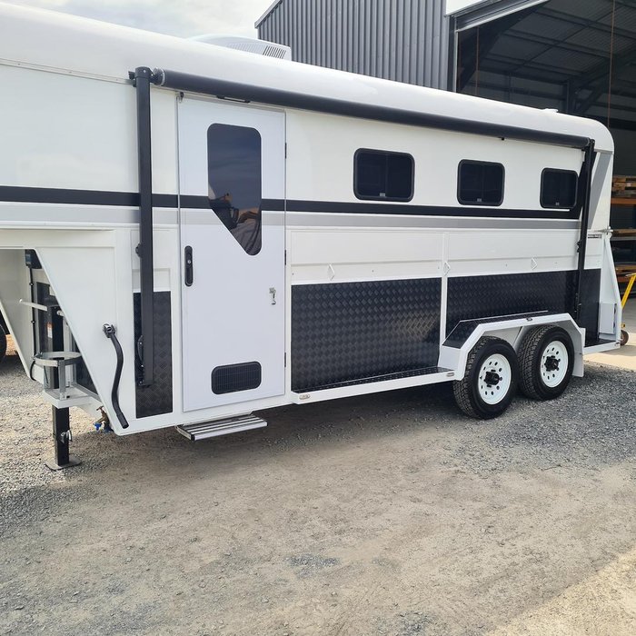 2024 McNeill 3 Horse Enclosed Gooseneck White