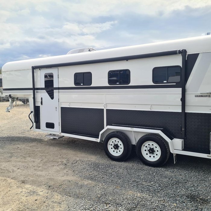 2024 McNeill 3 Horse Enclosed Gooseneck White