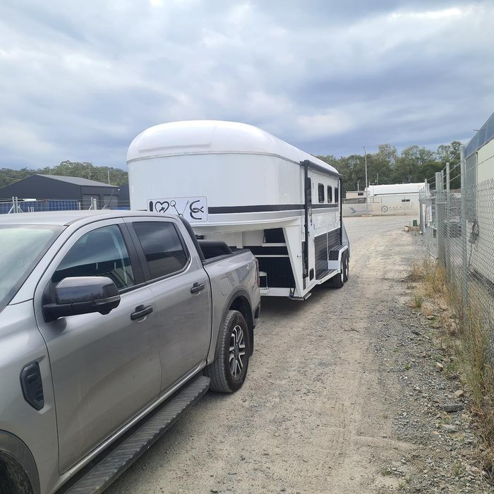 2024 McNeill 3 Horse Enclosed Gooseneck White