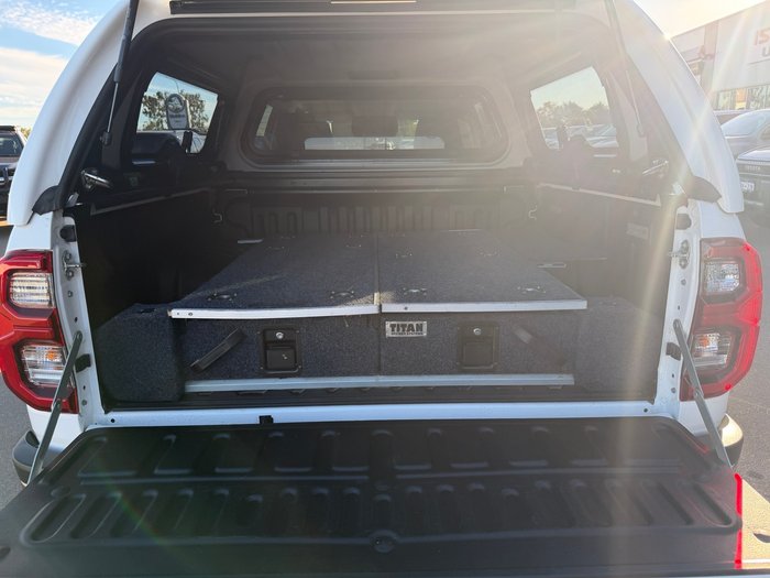 2022 Toyota Hilux SR5 Glacier White