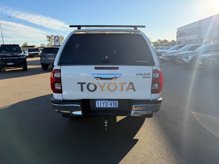 2022 Toyota Hilux SR5 Glacier White