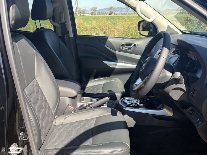 2025 NISSAN NP300 NAVARA ST-X