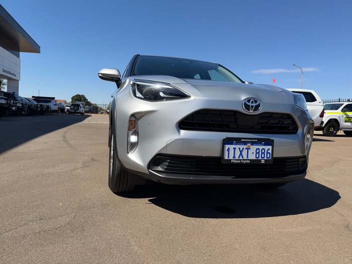 2025 Toyota Yaris Cross Hybrid GX Stunning Silver