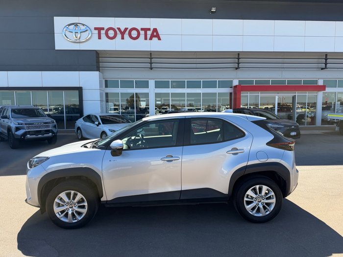 2025 Toyota Yaris Cross Hybrid GX Stunning Silver