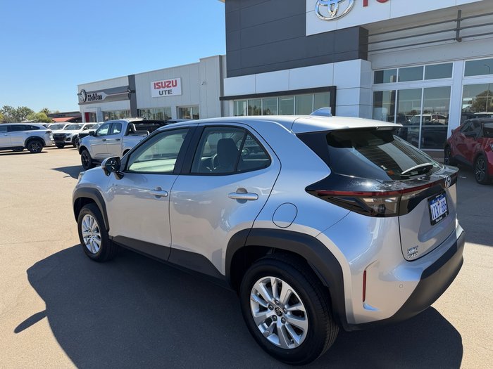 2025 Toyota Yaris Cross Hybrid GX Stunning Silver