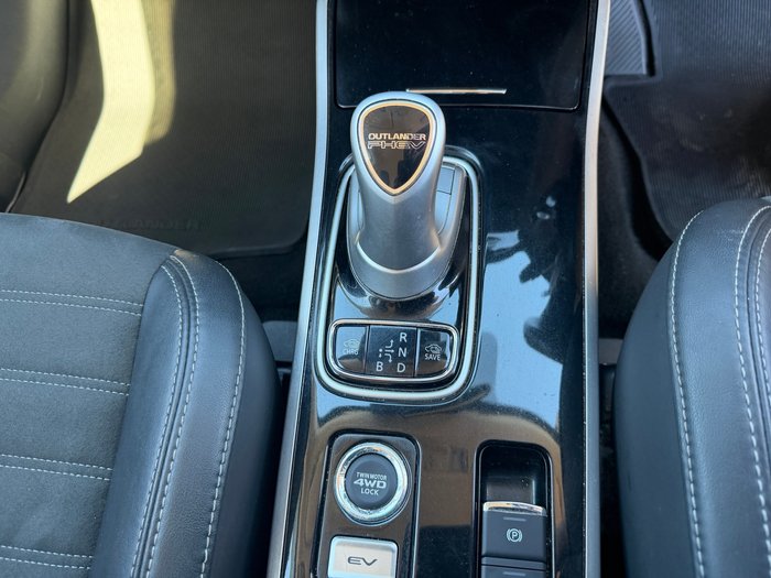 2019 MITSUBISHI OUTLANDER GREY