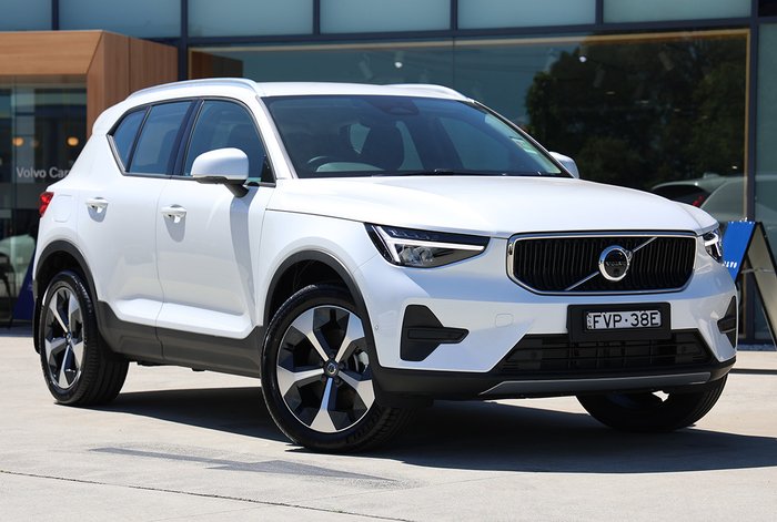 2025 Volvo XC40 Plus B4