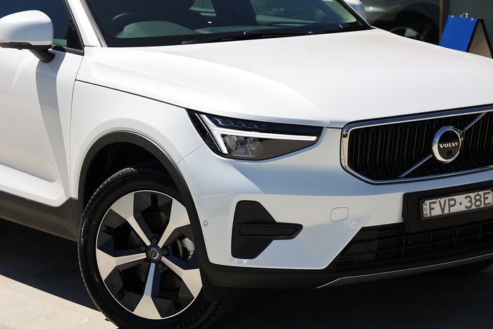 2025 Volvo XC40 Plus B4