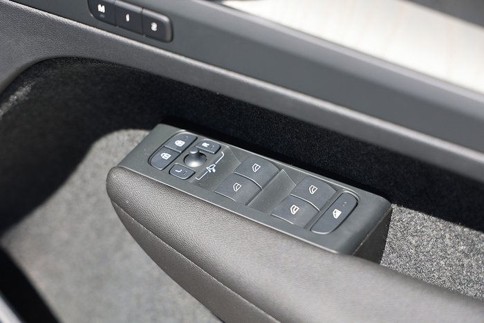 2025 Volvo XC40 Plus B4