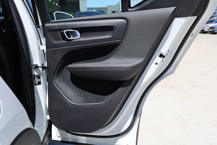 2025 Volvo XC40 Plus B4