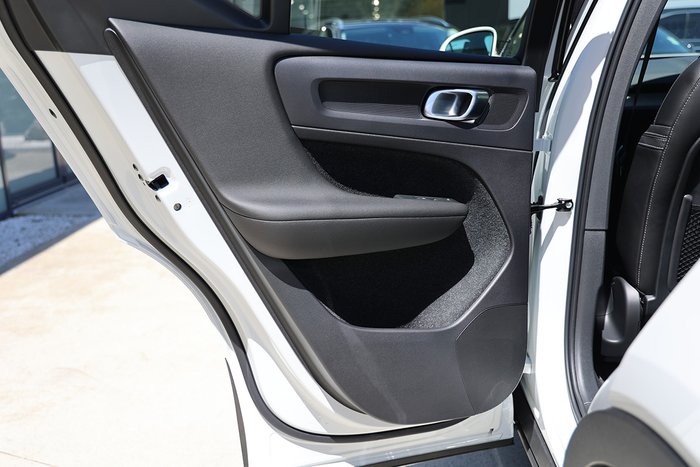 2025 Volvo XC40 Plus B4