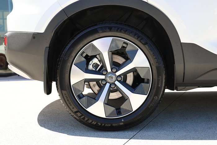 2025 Volvo XC40 Plus B4