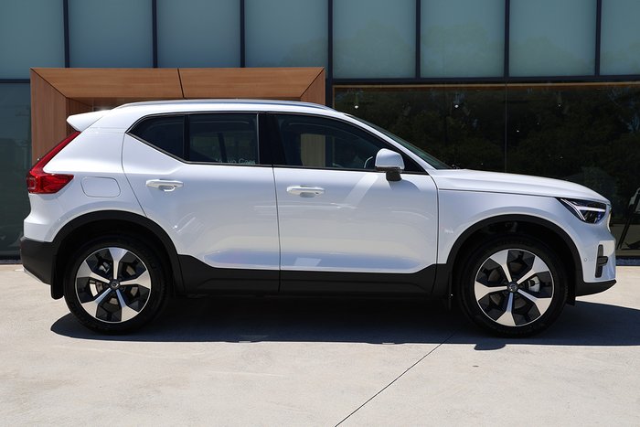 2025 Volvo XC40 Plus B4