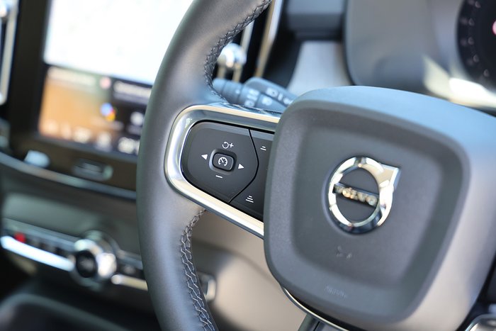 2025 Volvo XC40 Plus B4