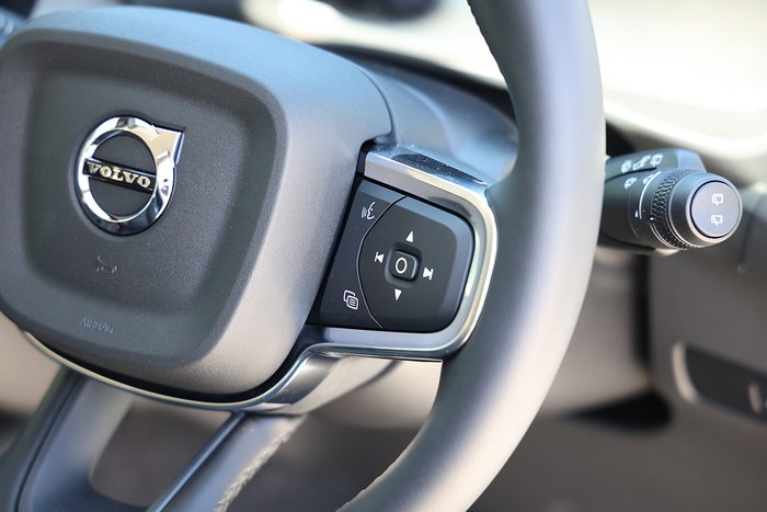 2025 Volvo XC40 Plus B4