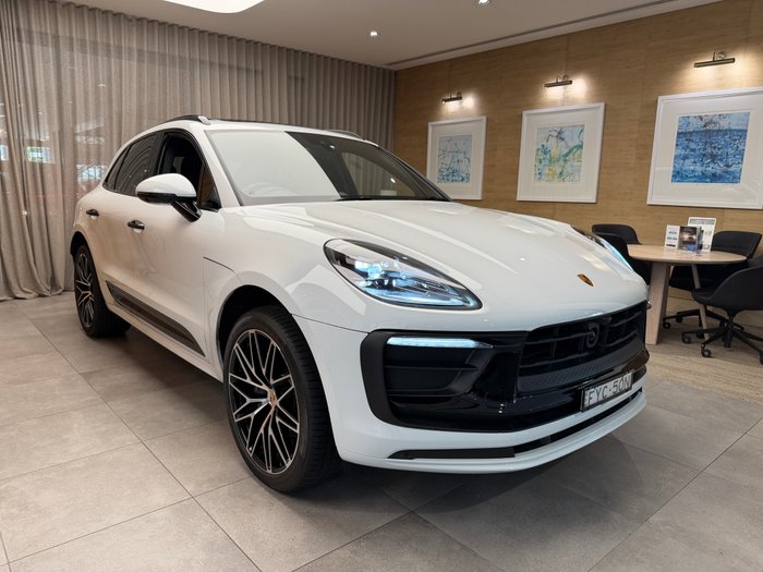2024 PORSCHE MACAN