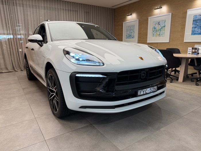 2024 PORSCHE MACAN